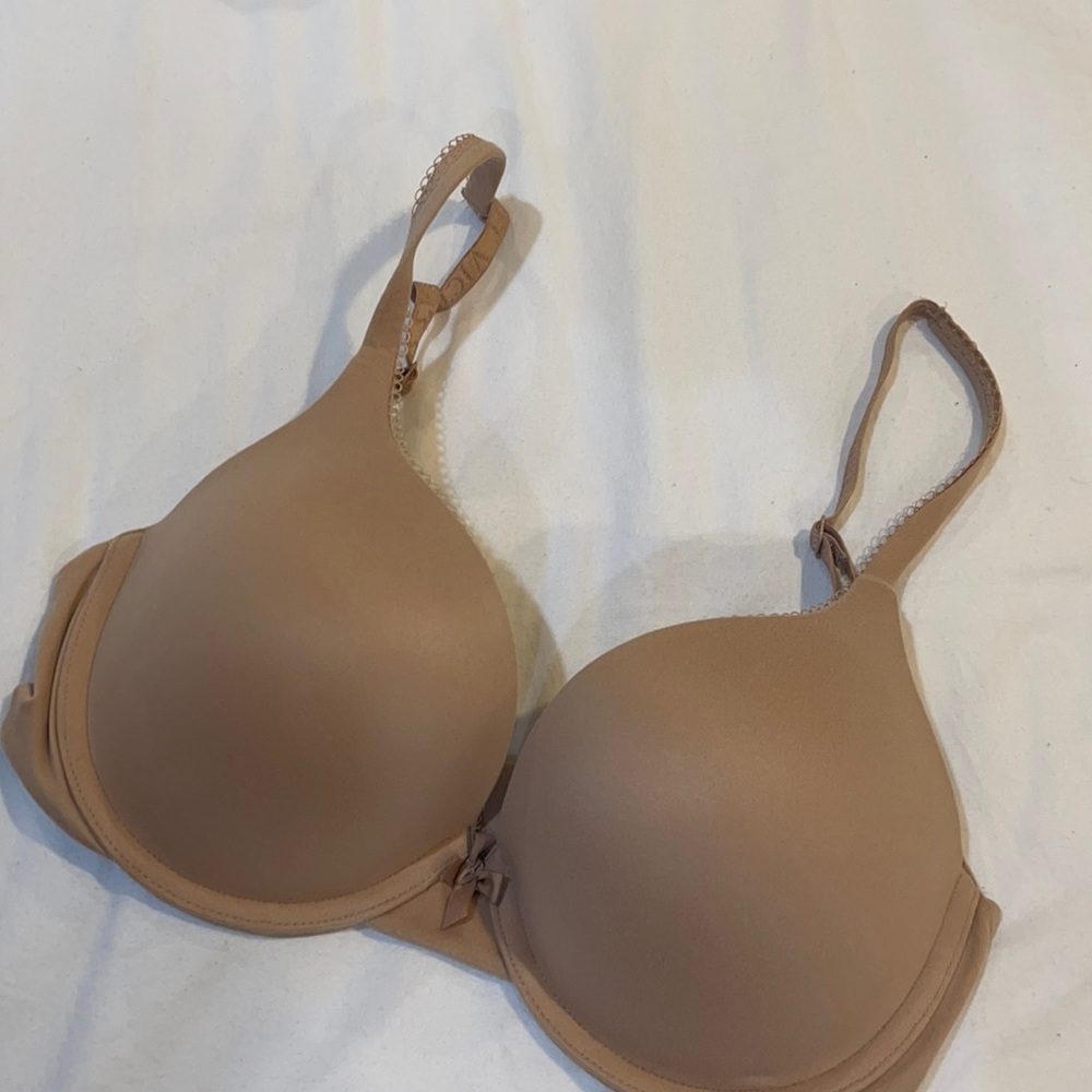 Victoria’s Secret body by Victoria bra